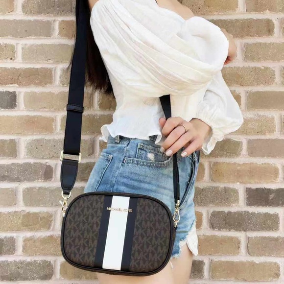 Gaby’sBags💕NWT Michael Kors oval Crossbody - Picture 3 of 11